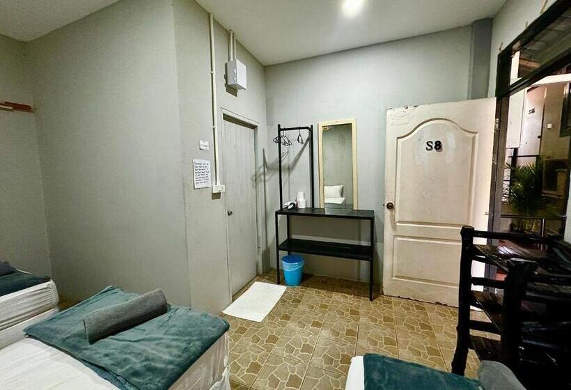 베이직 3인 룸, Eclipse Hostel And Bar