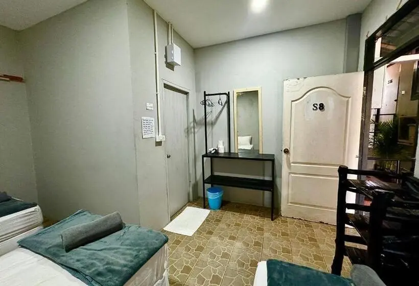 Quarto Triplo Basic, Eclipse Hostel And Bar
