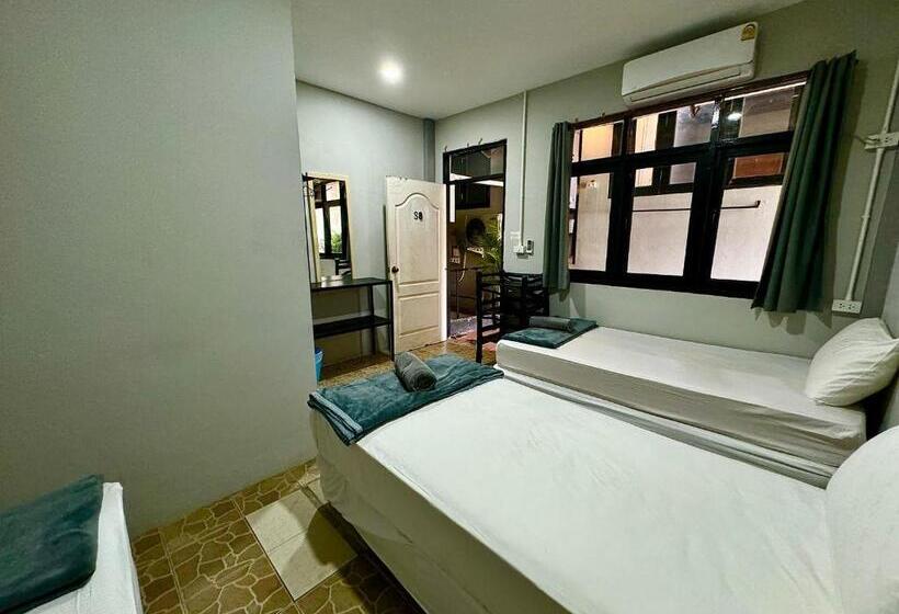 베이직 3인 룸, Eclipse Hostel And Bar