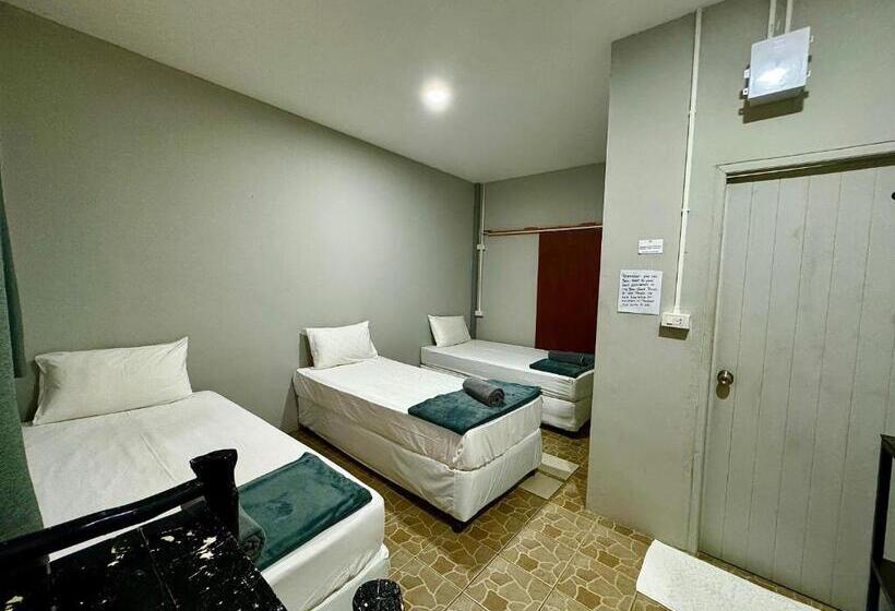 베이직 3인 룸, Eclipse Hostel And Bar