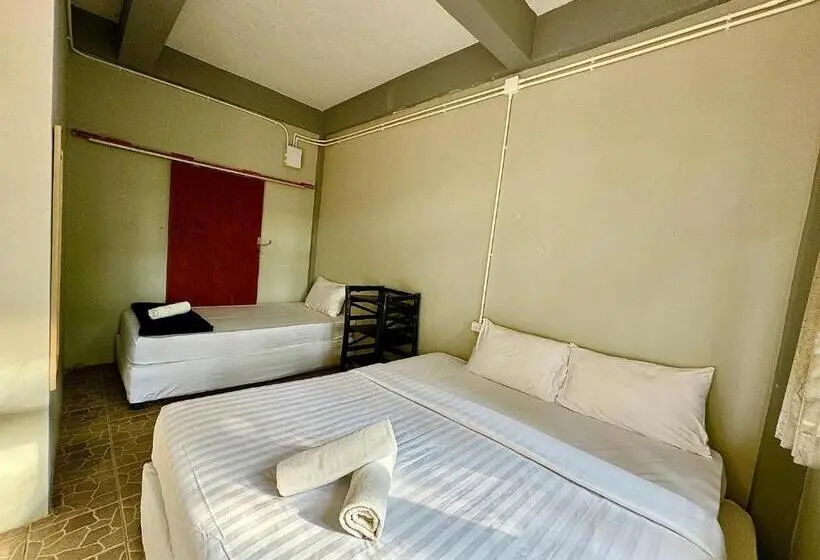 Quarto Triplo Standart, Eclipse Hostel And Bar
