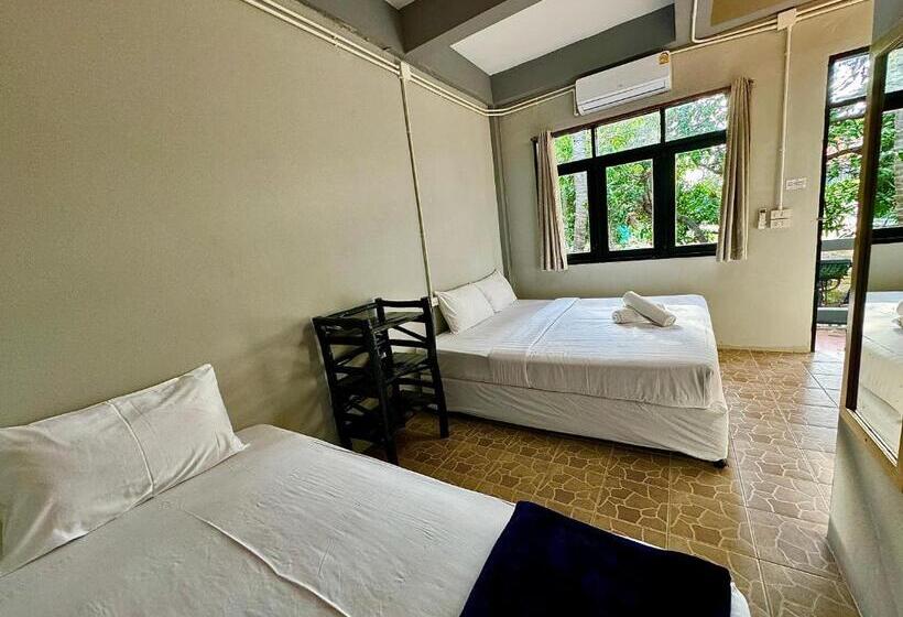 스탠다드 트리플 룸, Eclipse Hostel And Bar