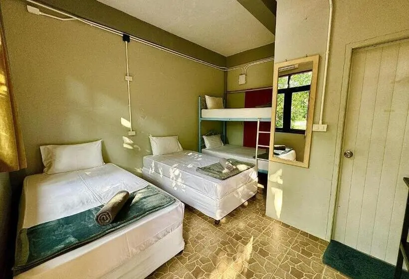 Quarto Quádruplo Standard, Eclipse Hostel And Bar