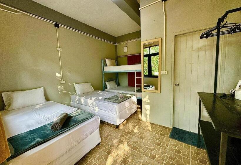 4인용 스탠다드 룸, Eclipse Hostel And Bar