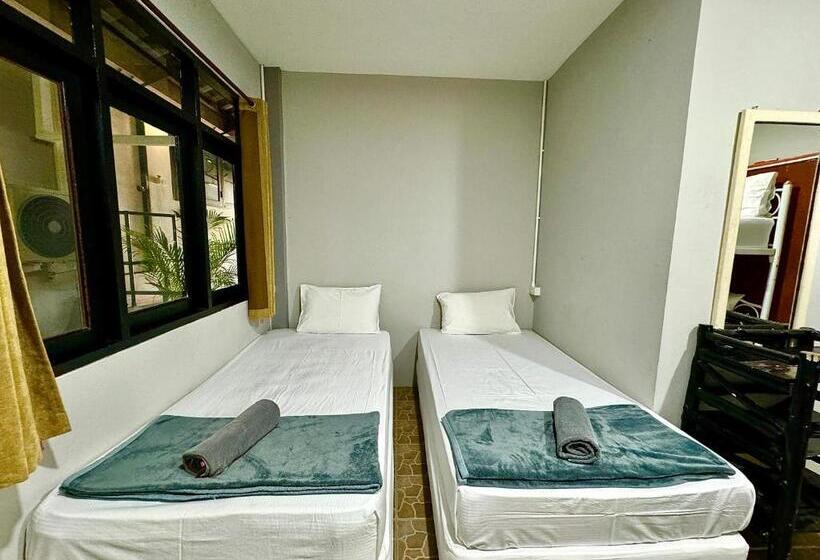 4인용 스탠다드 룸, Eclipse Hostel And Bar