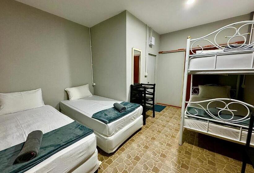 4인용 스탠다드 룸, Eclipse Hostel And Bar