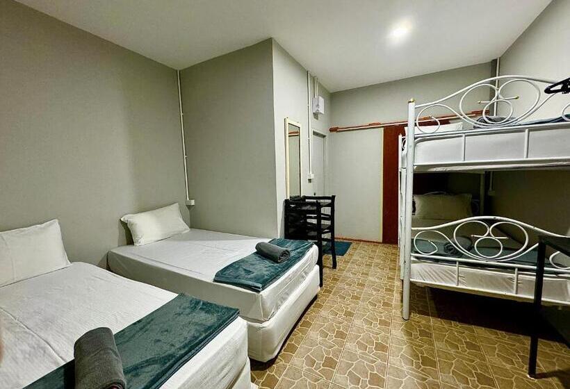 4인용 스탠다드 룸, Eclipse Hostel And Bar