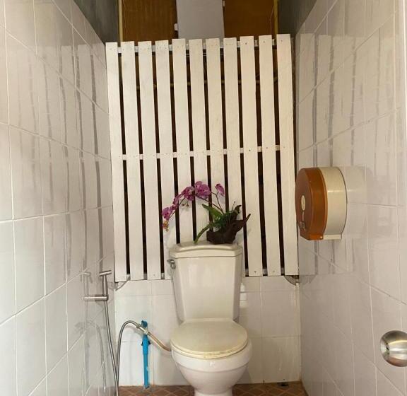 이코노미 룸, Eclipse Hostel And Bar