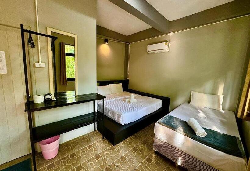 스탠다드 트리플 룸, Eclipse Hostel And Bar