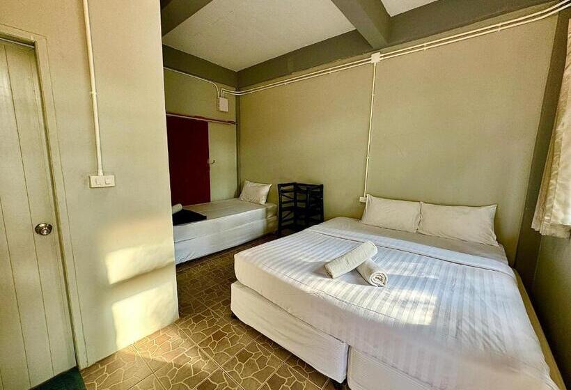 스탠다드 트리플 룸, Eclipse Hostel And Bar