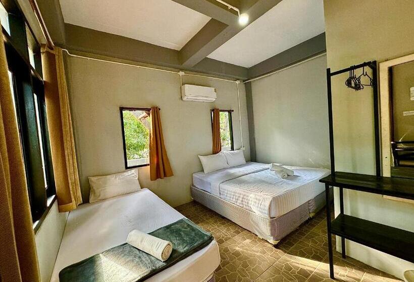 스탠다드 트리플 룸, Eclipse Hostel And Bar