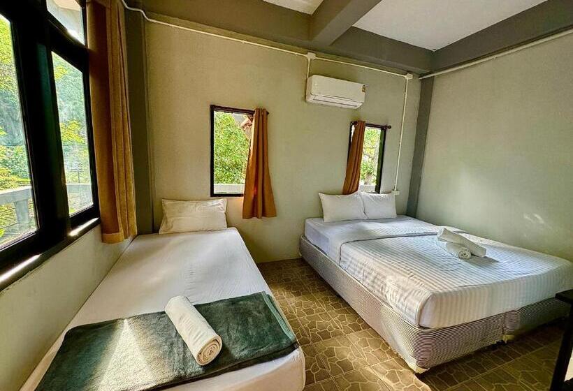 스탠다드 트리플 룸, Eclipse Hostel And Bar