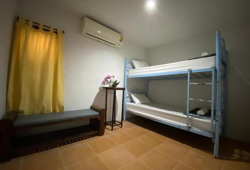 이코노미 룸, Eclipse Hostel And Bar