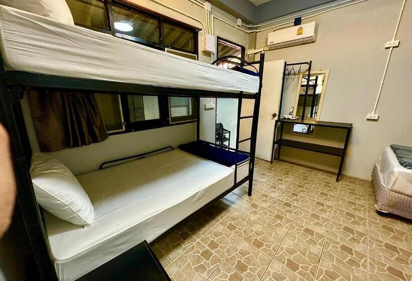 스탠다드 트리플 룸, Eclipse Hostel And Bar