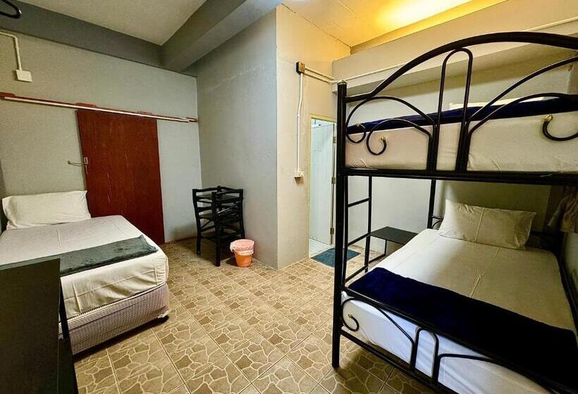 스탠다드 트리플 룸, Eclipse Hostel And Bar