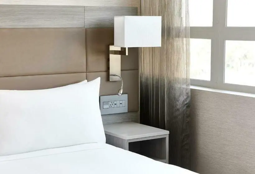 سوئیت با تخت بزرگ, Ac Hotel By Marriott Beverly Hills