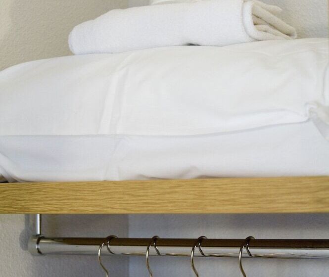 חדר סטנדרט לארבעה, B&b Hotel Caen Sud