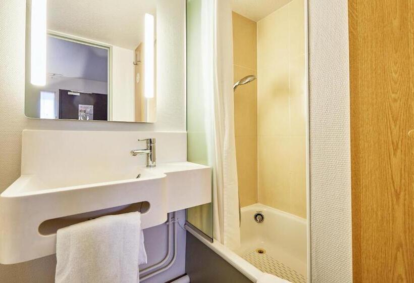 חדר קלאסי לארבעה, B&b Hotel Caen Sud