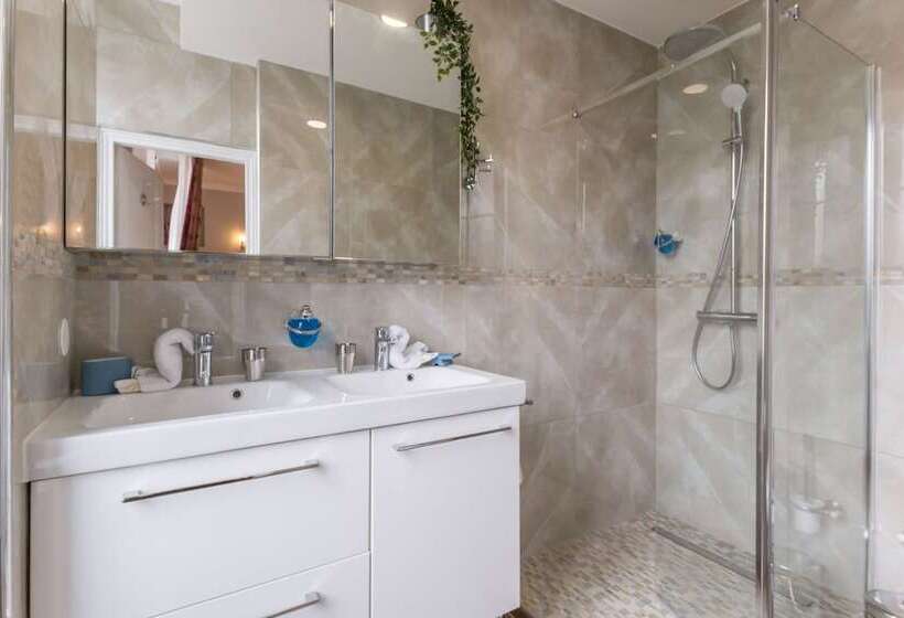 수피리어 룸, Dday Aviators Le Manoir