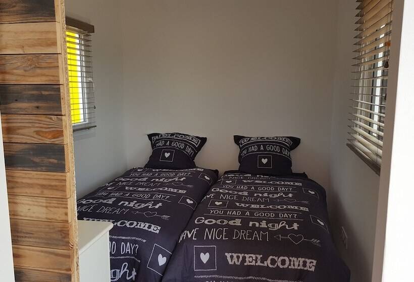 غرفة قياسية, Des Branches & Vous