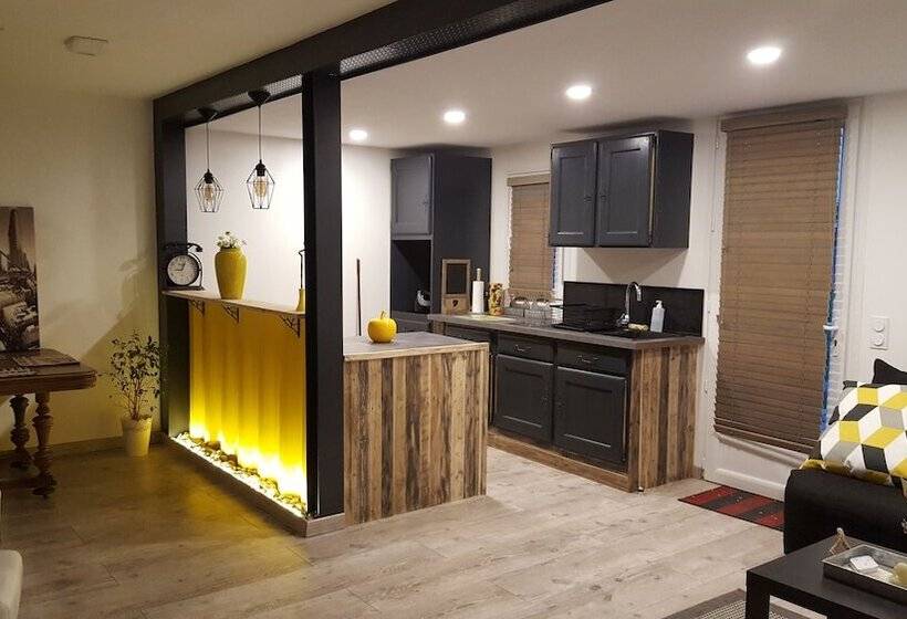 غرفة قياسية, Des Branches & Vous