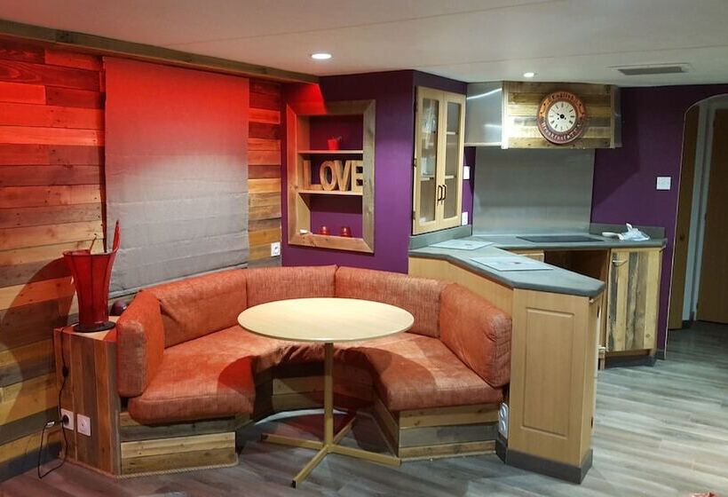 غرفة قياسية, Des Branches & Vous