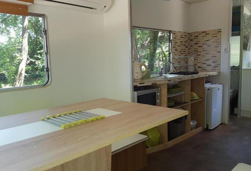 غرفة قياسية, Des Branches & Vous