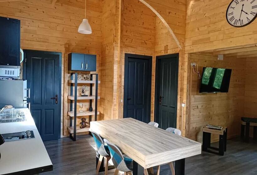 غرفة قياسية, Des Branches & Vous