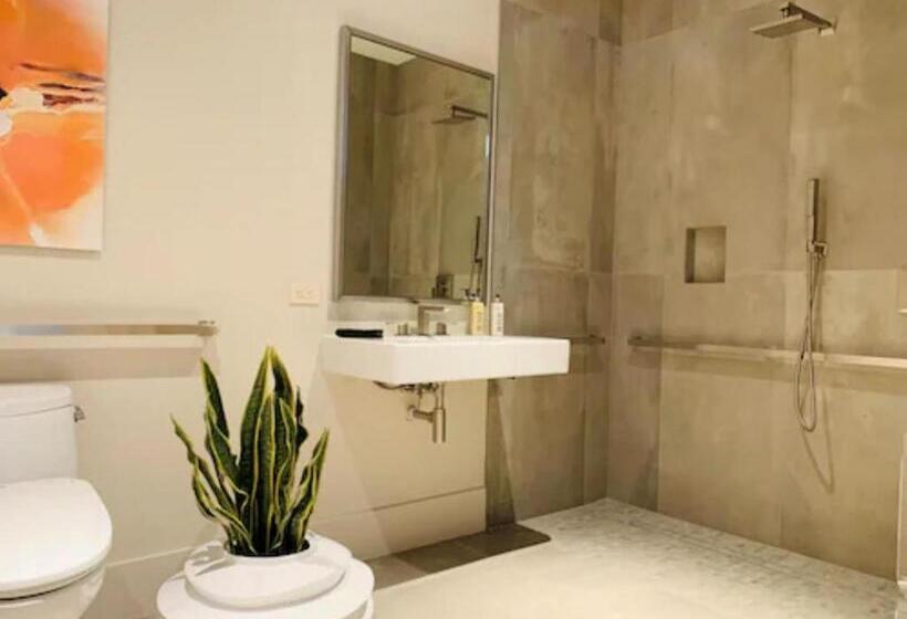 Люкс Кровать Квин, R Inn Napa