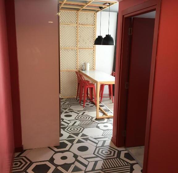 آپارتمان 2 خوابه, Coordinat Suits