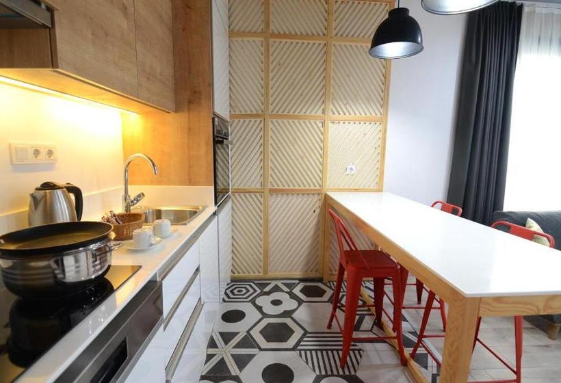 آپارتمان 2 خوابه, Coordinat Suits