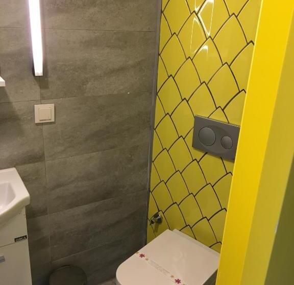 استودیوی استاندارد, Coordinat Suits