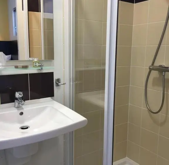 庭の見えるシングルルーム, Les Bains Boyardville   Hôtel Et Restaurant
