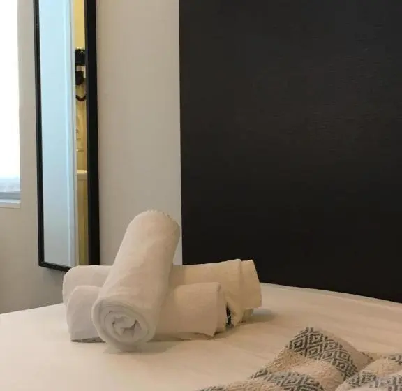 庭の見えるシングルルーム, Les Bains Boyardville   Hôtel Et Restaurant