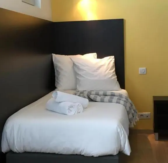 庭の見えるシングルルーム, Les Bains Boyardville   Hôtel Et Restaurant