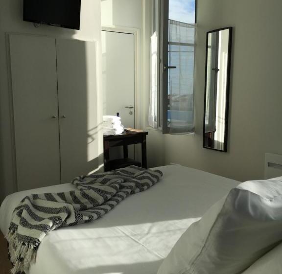 Номер Стандарт Боковой Вид на Море, Les Bains Boyardville   Hôtel Et Restaurant