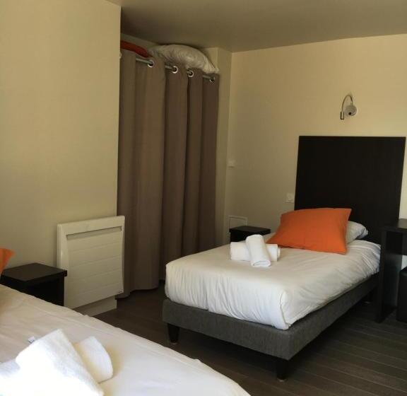Четырехместный Номер Стандарт, Les Bains Boyardville   Hôtel Et Restaurant
