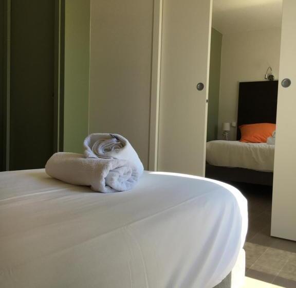 Четырехместный Номер Стандарт, Les Bains Boyardville   Hôtel Et Restaurant