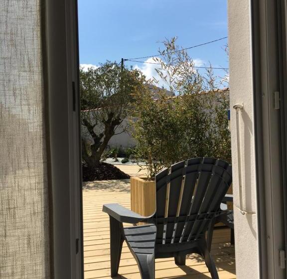 Четырехместный Номер Стандарт, Les Bains Boyardville   Hôtel Et Restaurant