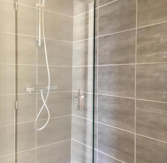 Четырехместный Номер Стандарт, Les Bains Boyardville   Hôtel Et Restaurant
