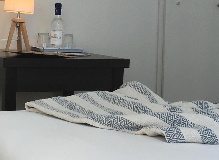 Номер Стандарт Боковой Вид на Море, Les Bains Boyardville   Hôtel Et Restaurant