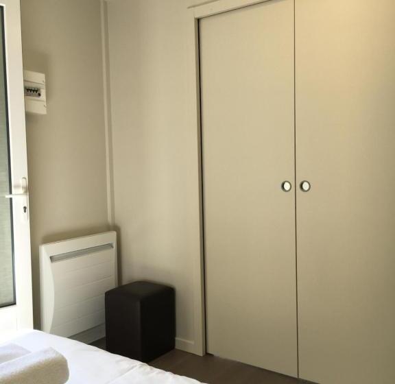 Четырехместный Номер Стандарт, Les Bains Boyardville   Hôtel Et Restaurant