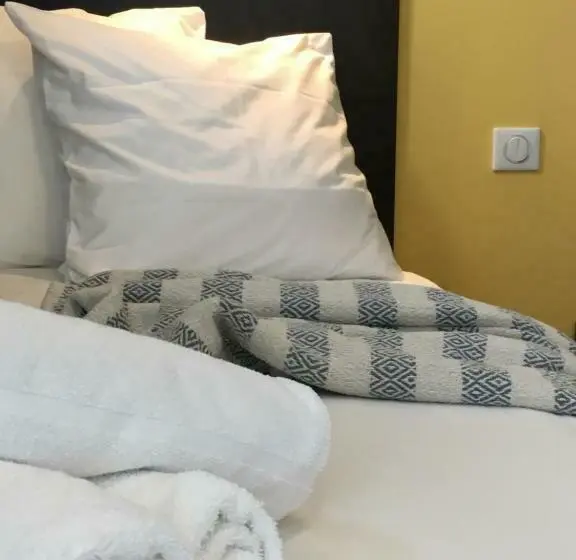 庭の見えるシングルルーム, Les Bains Boyardville   Hôtel Et Restaurant