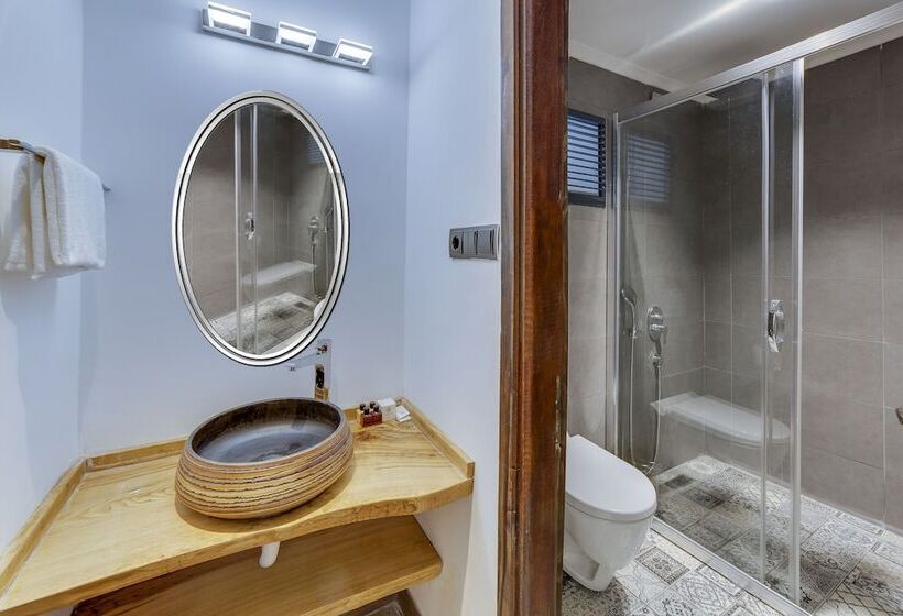 חדר משפחתי, Risus Garden Marina