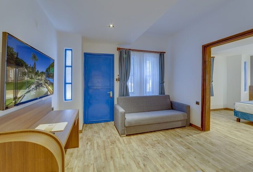 חדר משפחתי, Risus Garden Marina