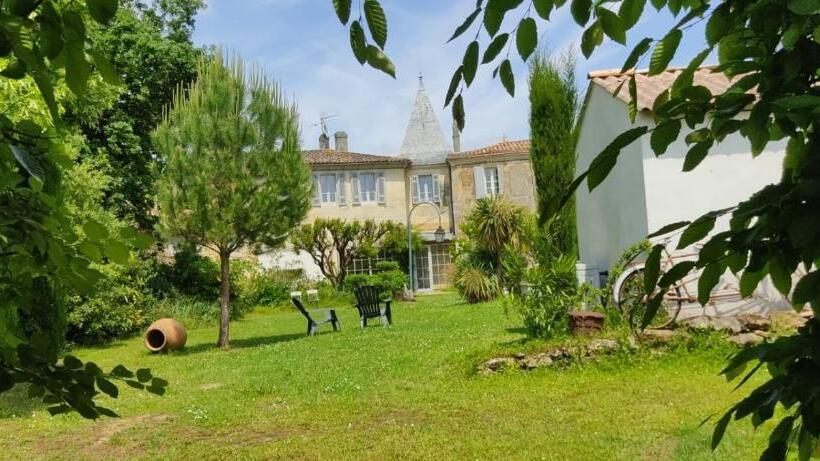 חדר משפחתי נוף לגינה, Le Clos Réaud