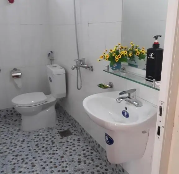 اتاق استاندارد چهارنفره با بالکن, Tam Coc White Swan Homestay