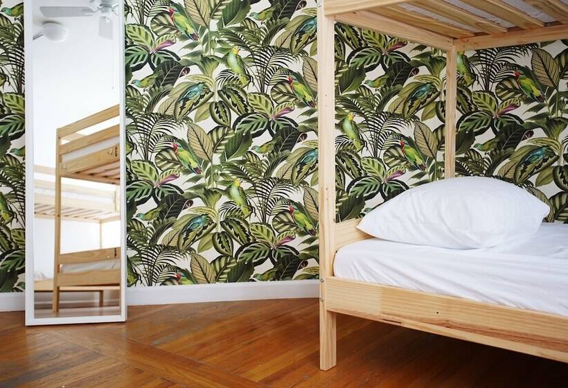 سرير فى غرفة مشتركه, The Steady