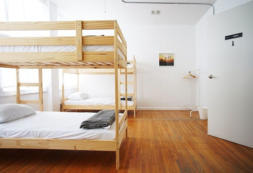 سرير فى غرفة مشتركه, The Steady