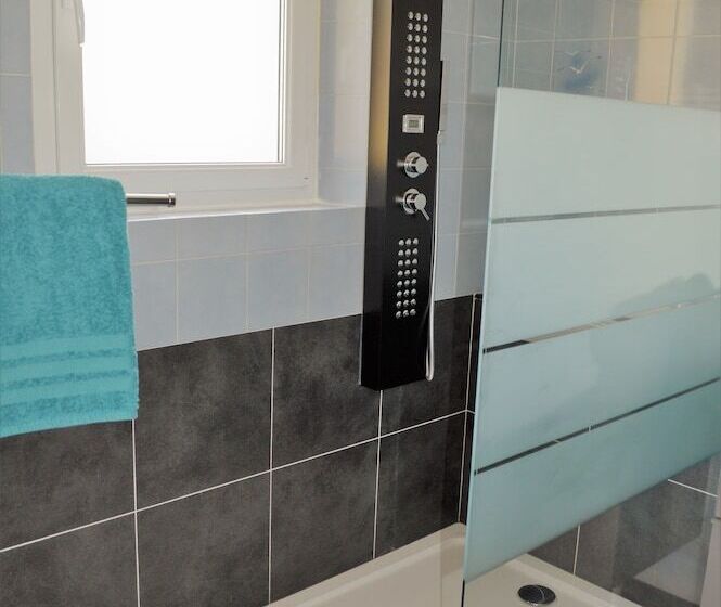 디럭스 룸 측면 바다 전망, Villa La Terre Des Lauriers B&b